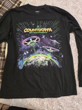 COUNTDOWN New Year's Invasion Graphic Long Sleeve Tee - Black